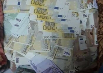 Côte d’Ivoire: plus de 2 milliards fcfa saisis à l&rsquo;aéroport Félix Houphouët Boigny d’Abidjan 