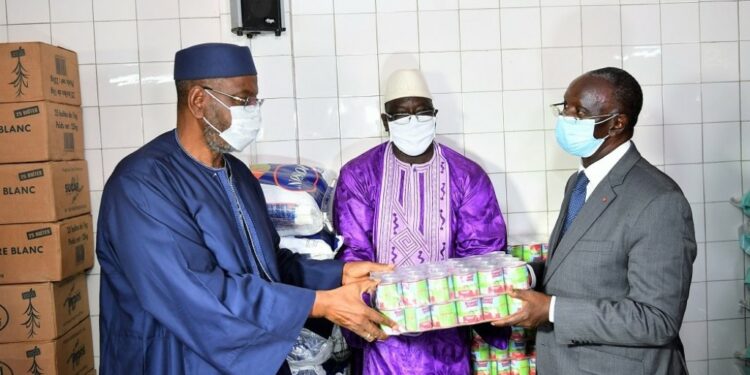 Ramadan : le Premier Ministre Amadou Gon Coulibaly offre 15 millions de FCFA à la communauté musulmane