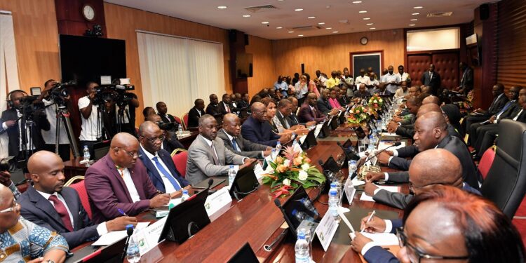 Clôture des discussions sur le Code électoral : le PM Gon se réjouit de « la volonté de tous d’aller à des élections apaisées ».