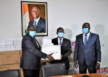 Coronavirus : le gouvernement équipe les ministères de la Santé et de la Recherche scientifique en matériels informatiques