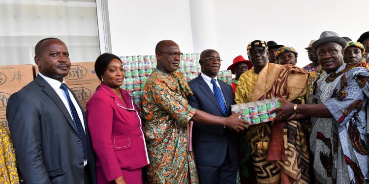 Côte d’Ivoire: La génération Tchagba des 63 villages Atchan offre 10 tonnes de vivres au PM Amadou Gon Coulibaly