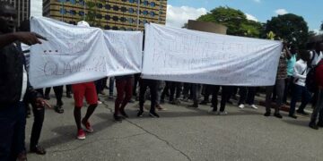 Les étudiants non-inscrits de l’Université Félix Houphouët Boigny ont manifesté au Plateau