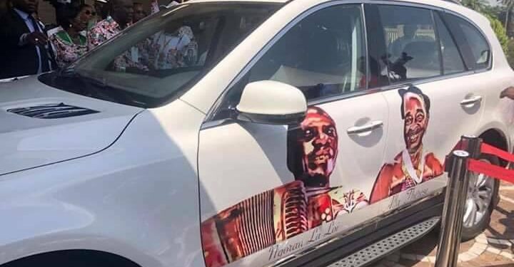 Côte d’Ivoire : Ouattara fait don d’un véhicule flambant neuf à Allah Thérèse