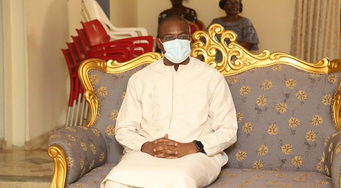 Sakassou : le ministre Sidi Touré rend visite à la Reine des Baoulé AKOUA BONI II