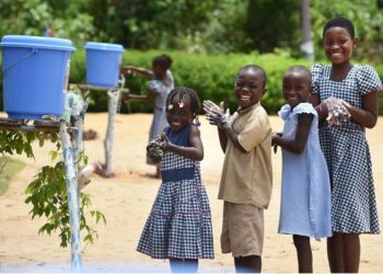 Éducation Nationale : Kandia Camara parle aux parents d’élèves.