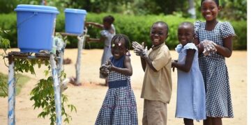 Éducation Nationale : Kandia Camara parle aux parents d&rsquo;élèves.