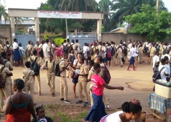Yamoussoukro/ Pour défaut de tables-blancs : les élèves du lycée mixte 1 débrayent