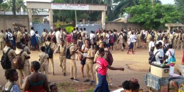 Yamoussoukro/ Pour défaut de tables-blancs : les élèves du lycée mixte 1 débrayent