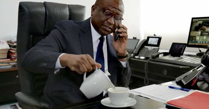 Côte d’Ivoire/ Cité dans une affaire de drogue, le ministre de la défense porte plainte contre deux journalistes et les relais