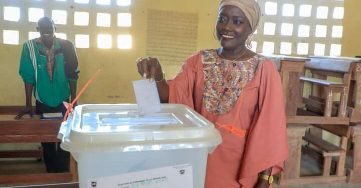 Côte d’Ivoire : Citée comme membre d’un gouvernement CNT, la ministre Marietou Koné dément