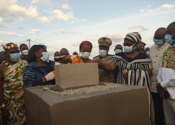 Côte d’Ivoire: Raymonde Coffie pose la première pierre d’un centre culturel intégré à Dimbokro