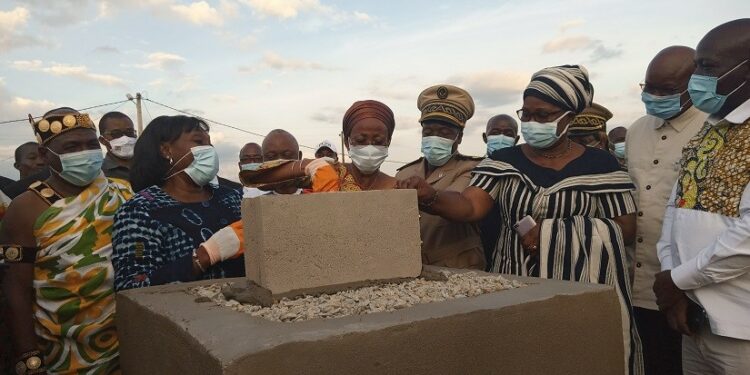 Côte d’Ivoire: Raymonde Coffie pose la première pierre d’un centre culturel intégré à Dimbokro