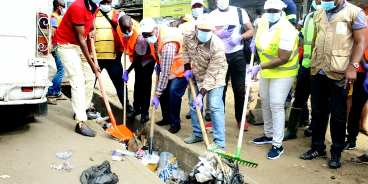 43e édition de l’opération « Grand Ménage » : les caniveaux d’Adjamé curés