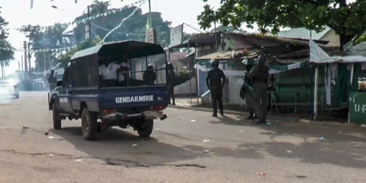 Présidentielle en Guinée: heurts à Conakry avant la fin du décompte officiel des voix