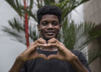 Soutien aux réfugiés: l’artiste ivoirien O’Plérou s’engage