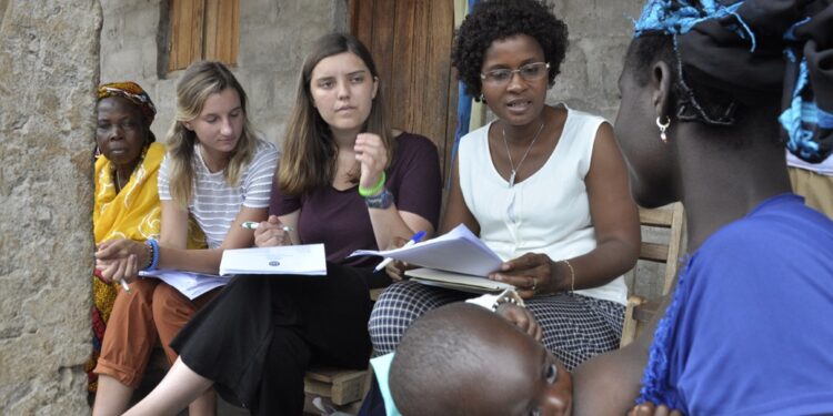 Santé mère-enfant : des étudiantes de Boston College des États-Unis à Gbémazo pour des recherches sur la santé publique