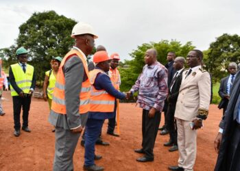 Route : le Premier Ministre Amadou Gon Coulibaly constate le bitumage du tronçon Danané – Frontière de la Guinée