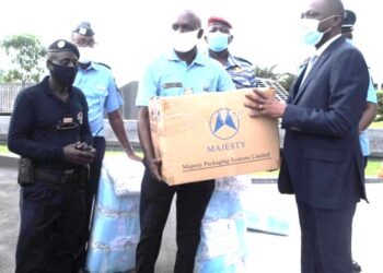 Lutte contre le COVID-19 : le ministre Amadou Koné offre 20 000 masques aux usagers de la route