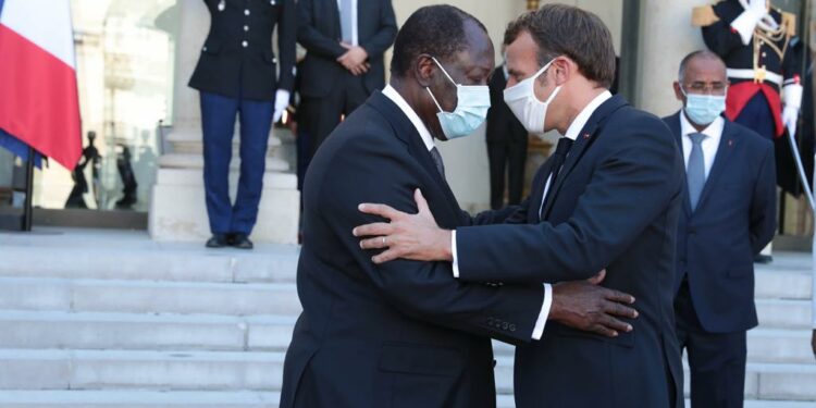 Reçu à l’Élysée : Macron donne son onction à Ouattara
