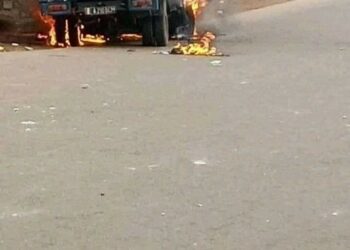 Yopougon Sigoci : un véhicule de la gendarmerie brûlé