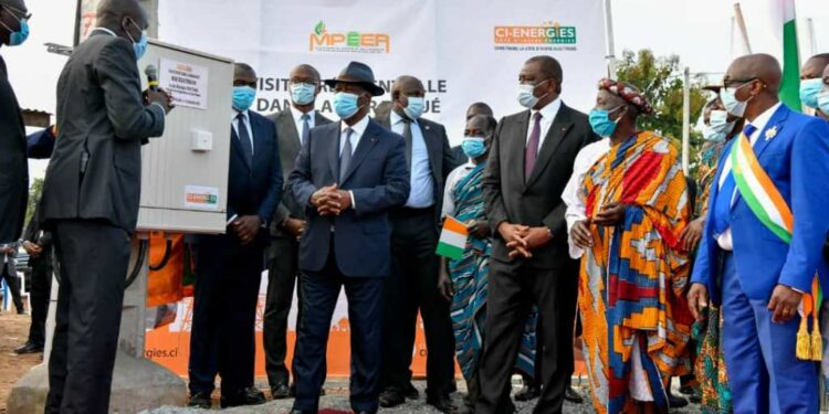 Electricité : Le Président Alassane Ouattara met sous tension N’Gattakro (Bouaflé)