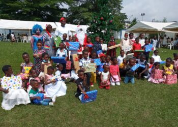 Arbre de Noël : l’Unjci « gâte » les enfants de cadeaux