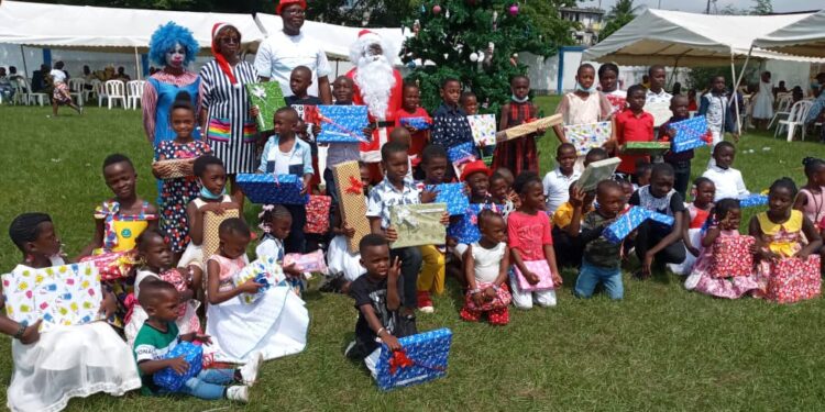 Arbre de Noël : l’Unjci « gâte » les enfants de cadeaux