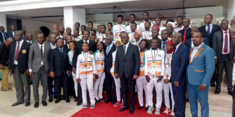 karaté: les éléphants médaillés du 18è championnat de l’UFAK reçus par Amadou Soumahoro