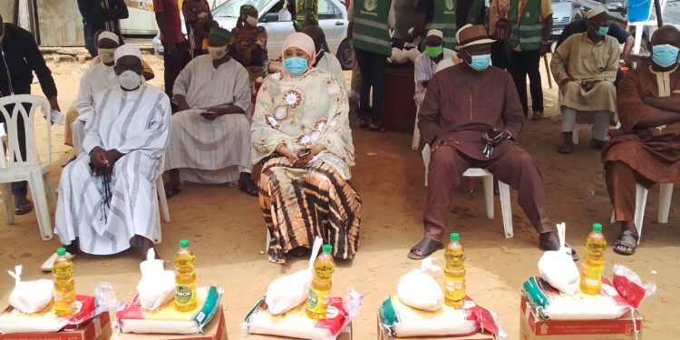 Solidarité Ramadan: Don de kits alimentaires de l’ONG Foi Pour Servir aux familles démunies de Williamsville