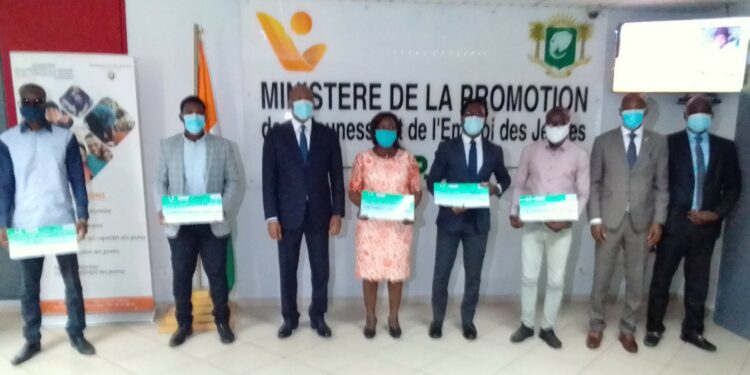 Côte d’Ivoire: 6 jeunes entrepreneurs reçoivent 42 millions FCFA pour financer des projets contre la COVID 19