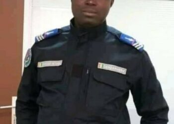 Meurtre de l’adjudant Sanogo : 98 personnes interpellées, le corps calciné dirigé sur Abidjan pour une autopsie