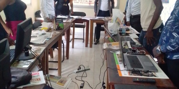 Côte d’Ivoire/Deuil: L’Expression observe une minute de silence en hommage à Mamadou Doumbia