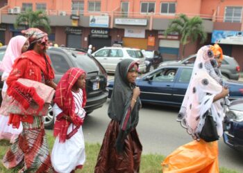 (Reportage) Côte d’Ivoire:  A la Tabaski, les enfants renflouent leurs bourses grâce aux « Sambê-Sambê »