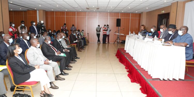 Législative 2021: la CEI a échangé avec les partis politiques, les groupements politiques et la société civile, a Cocody-Abidjan