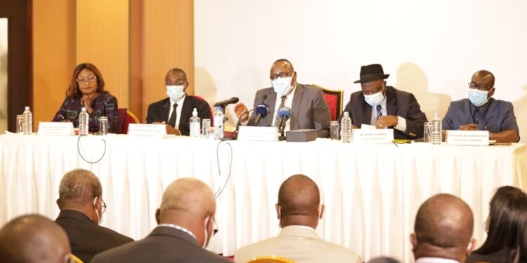 Législative 2021: la CEI a échangé avec les partis politiques, les groupements politiques et la société civile, a Cocody-Abidjan