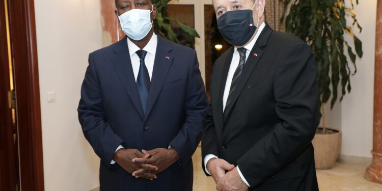 Côte d’Ivoire : Ouattara s’entretient avec Jean-Yves Le Drian à Abidjan