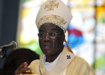Côte d’Ivoire: Mgr Kutwa appelle « tous les va-t-en-guerre » à « désarmer » leurs cœurs