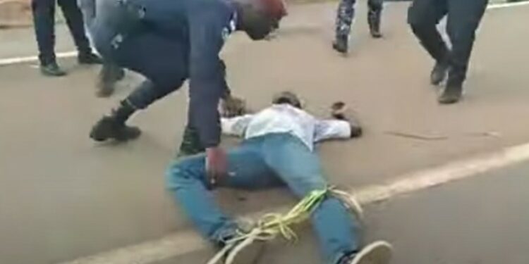 Obsèques du PM Gon: le Koyaga projeté dans le décor, dédommagé