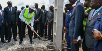 MAN: le PM Gon Coulibaly lance les travaux d&rsquo;extension du réseau électrique dans 29 quartiers