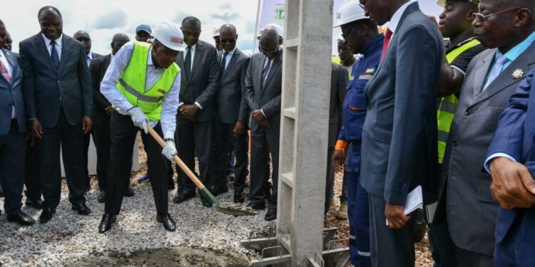MAN: le PM Gon Coulibaly lance les travaux d’extension du réseau électrique dans 29 quartiers