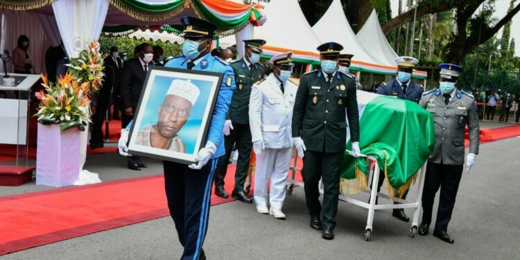 Côte d’Ivoire : hommage de la nation à feu Seydou Diarra en présence du Chef de l’Etat Alassane Ouattara