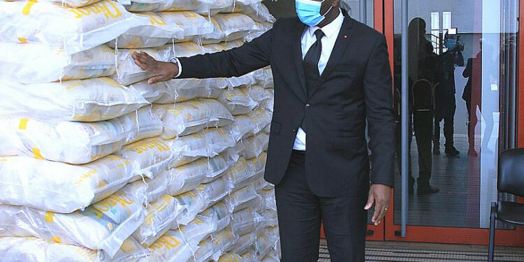 Coronavirus : le ministre Souleymane Diarrassouba invite les établissements commerciaux au respect des mesures sanitaires