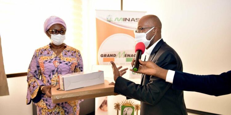 Lutte contre la COVID-19 : La Banque mondiale offre du matériel informatique au ministère chargé de la Salubrité