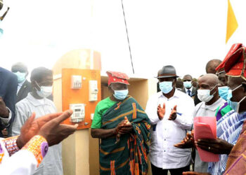 Electricité : le Président Alassane Ouattara met sous tension trois villages de Zuenoula