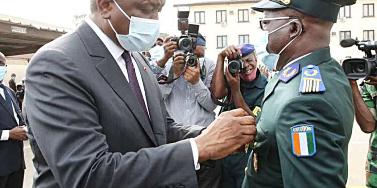 Décoration :  Hamed Bakayoko salue le professionnalisme et l’efficacité des Forces de Défense et de Sécurité