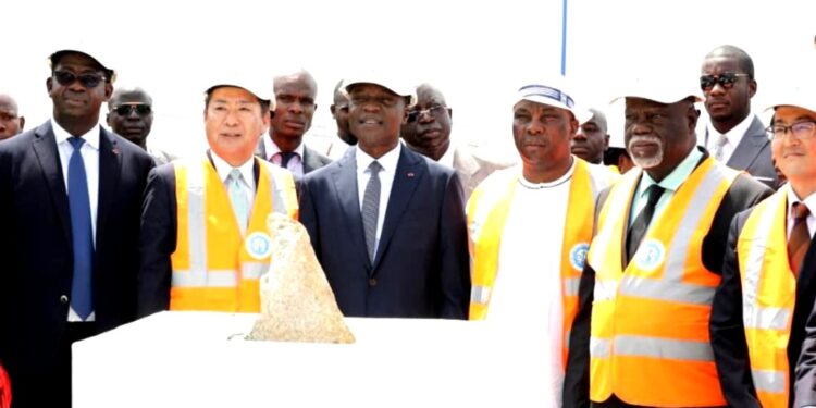 Infrastructures : le Terminal céréalier va accroître la compétitivité du port d’Abidjan, indique le ministre Amadou Koné