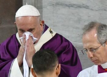 Le pape demande aux prêtres «de sortir et d’aller voir les malades» Là où les Italiens se barricadent !