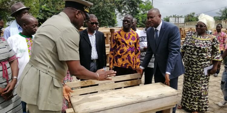 Soubré/Education nationale:  La mairie offre 1125 tables-bancs aux écoles primaires