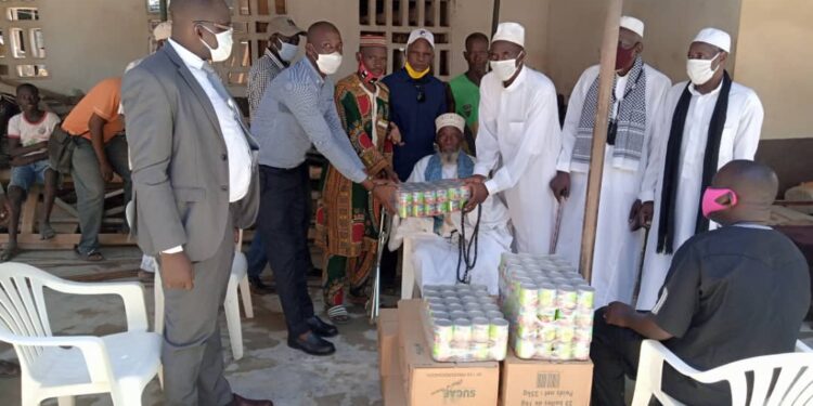 Solidarité ramadan: Bruno Koné fait des dons à des quartiers défavorisés d’Abidjan