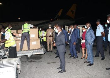 Lutte contre le Coronavirus (COVID-19) : Le Gouvernement ivoirien réceptionne des millions d’articles médicaux et biomédicaux